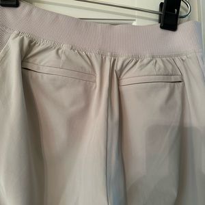 Womens Athleta cream colored pull on Brooklyn Ankle Pant size 0.